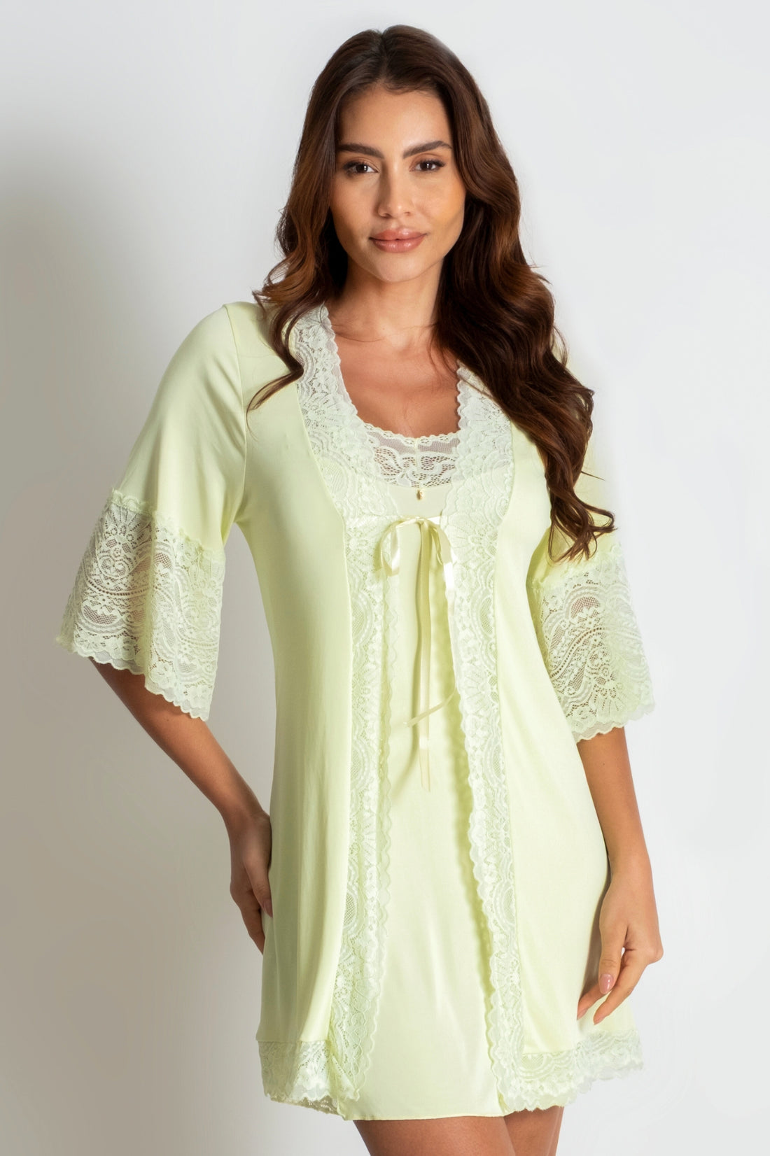 Robe em Poliamida com Renda Leve e Elegante