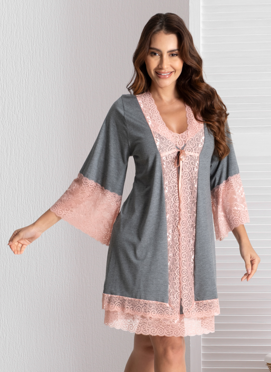 Roby Elegante, confortável, em Viscose, com detalhes em Renda